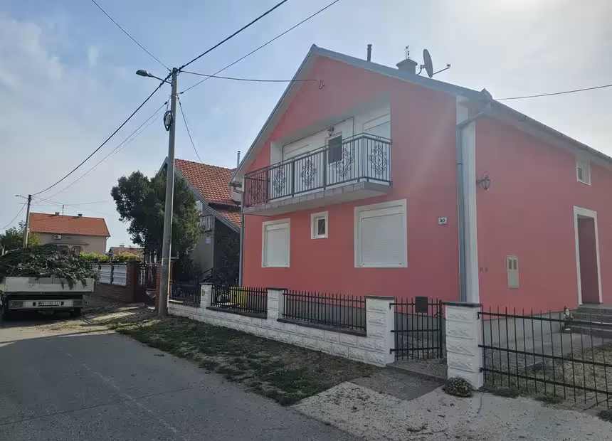 Oblikovana zelena ograda i okućnica